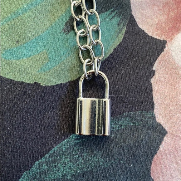 Locket chain - Picture 2 of 2